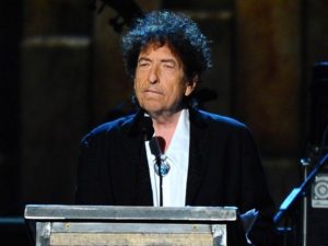 O cantor e compositor Bob Dylan, durante premiação em fevereiro de 2015 (Foto de Vince Bucci/Invision/AP) - Fonte: G1